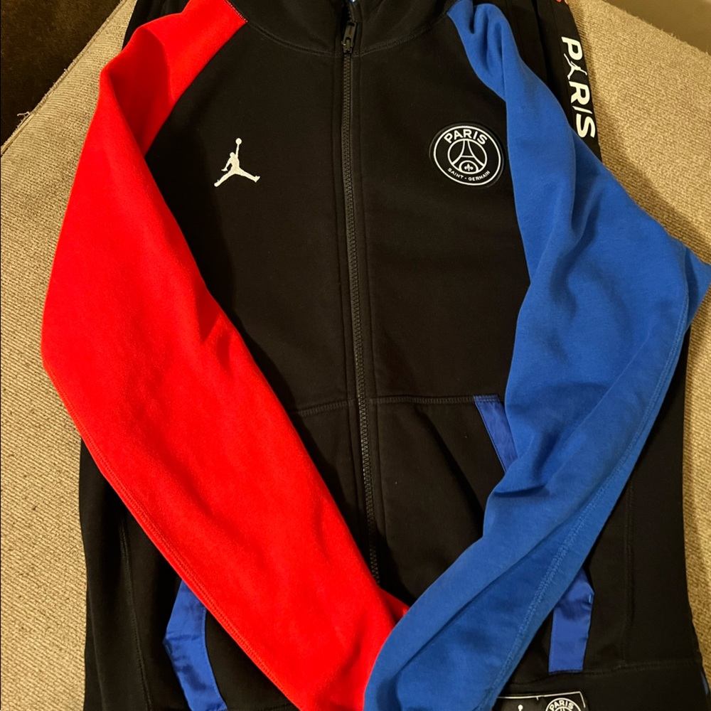 Jordan jogging suit with the shirt! Worn once! Excellent condition. Size M MEN